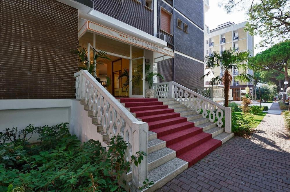 Hotel Danieli Бибионе Экстерьер фото